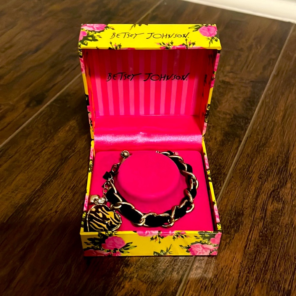 Betsey Johnson Black & Gold Heart Charm Bracelet